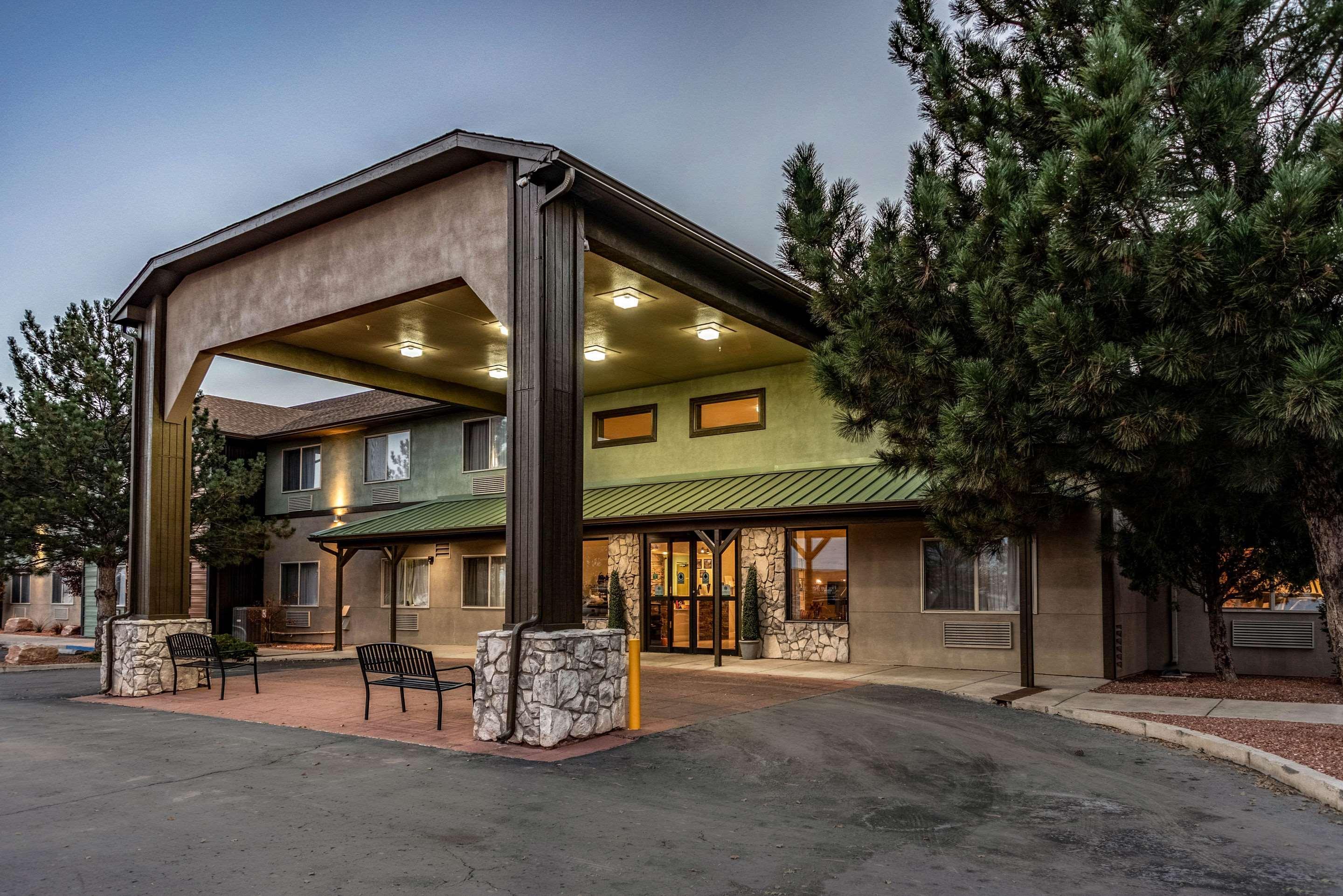 Quality Inn & Suites West Pueblo Exterior photo