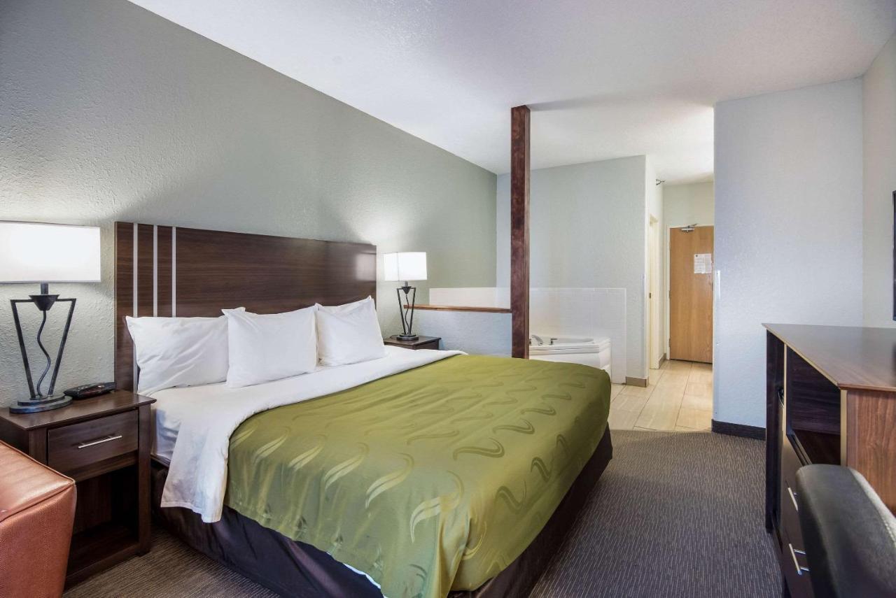 Quality Inn & Suites West Pueblo Exterior photo